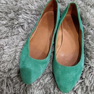 1937 made well leather and suede green flats